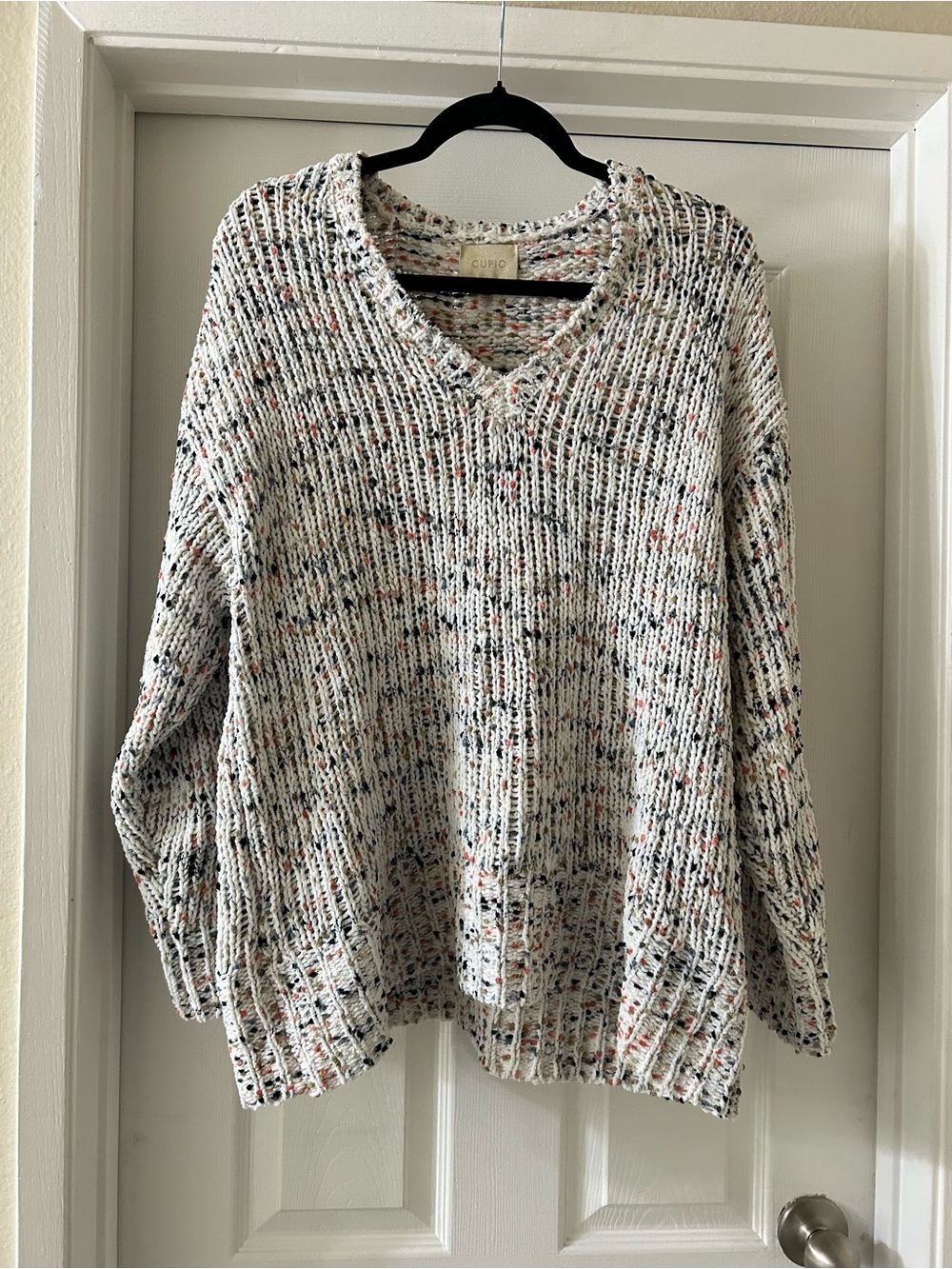 Cupio Cream Speckled V-Neck Knit Sweater